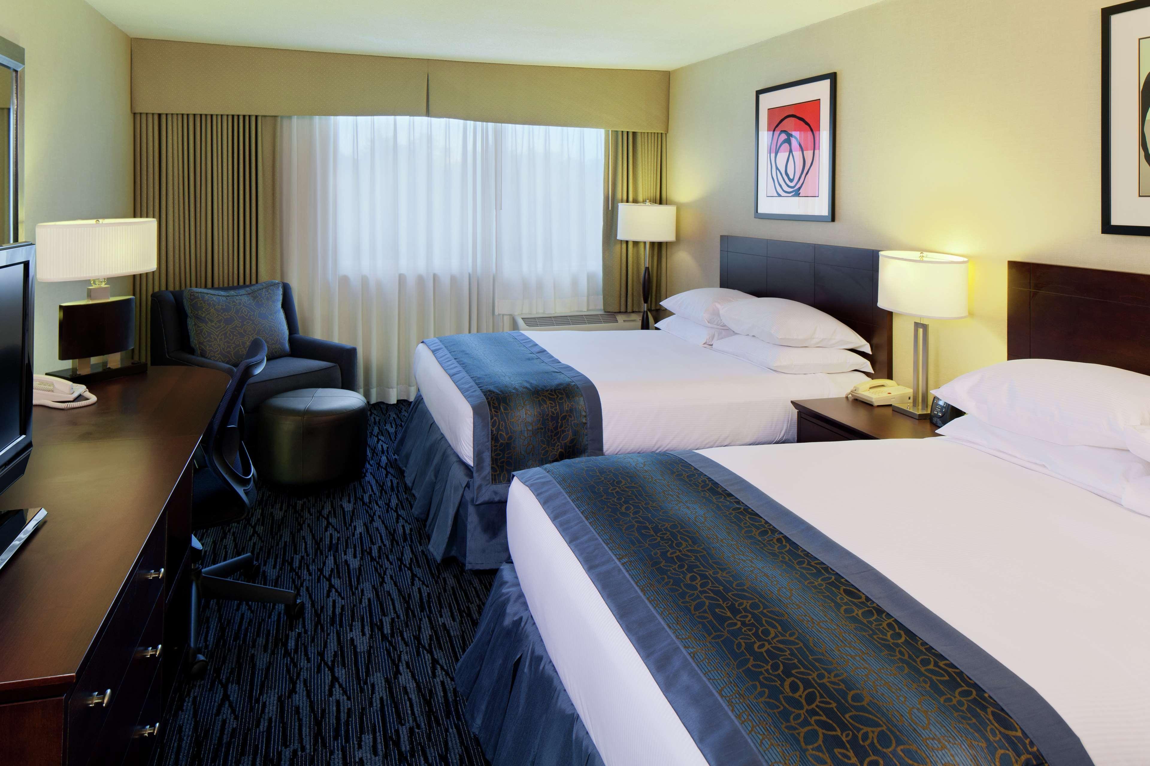 Doubletree By Hilton Norwalk Hotel Room photo