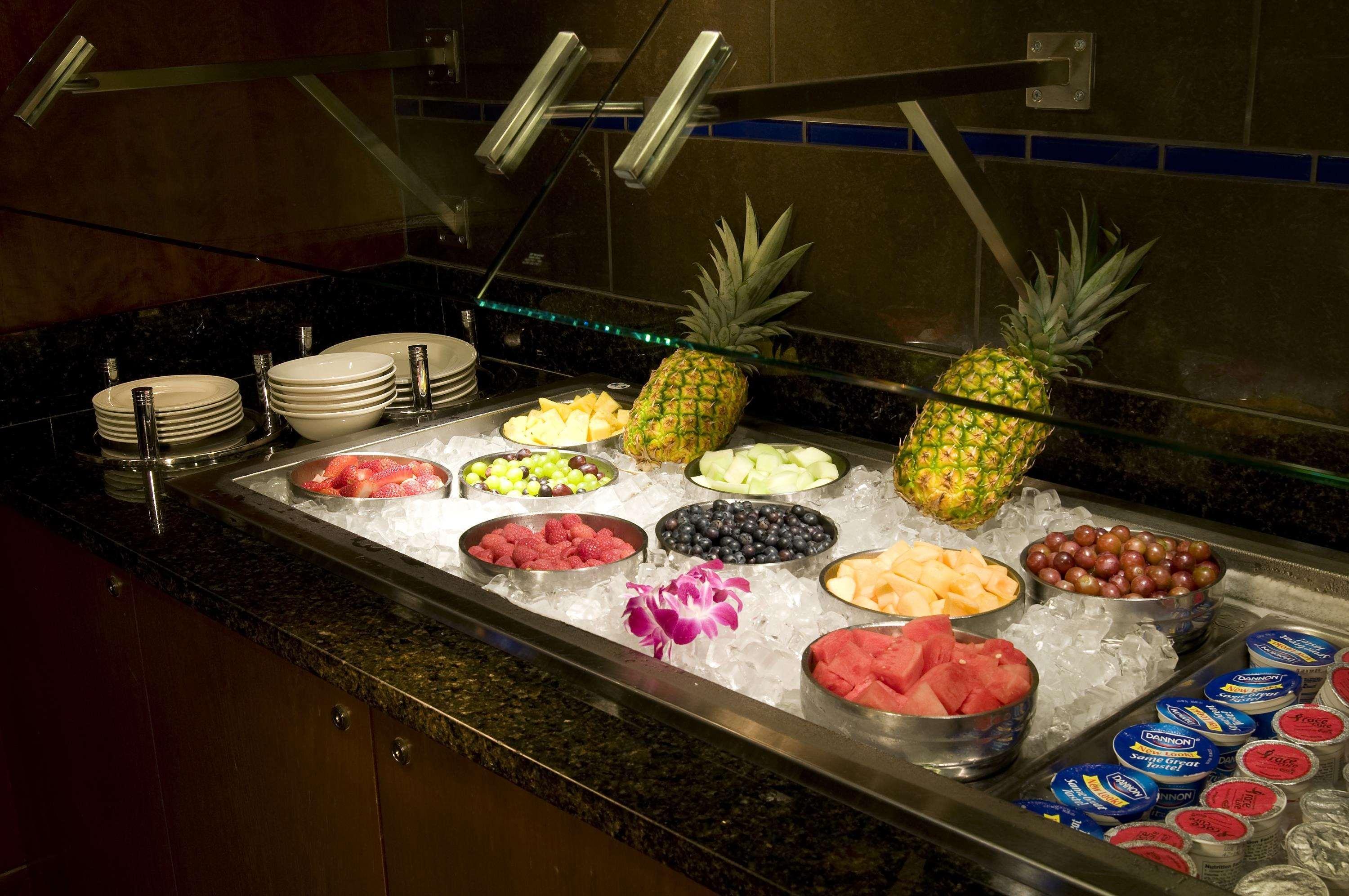 Doubletree By Hilton Norwalk Hotel Restaurant photo