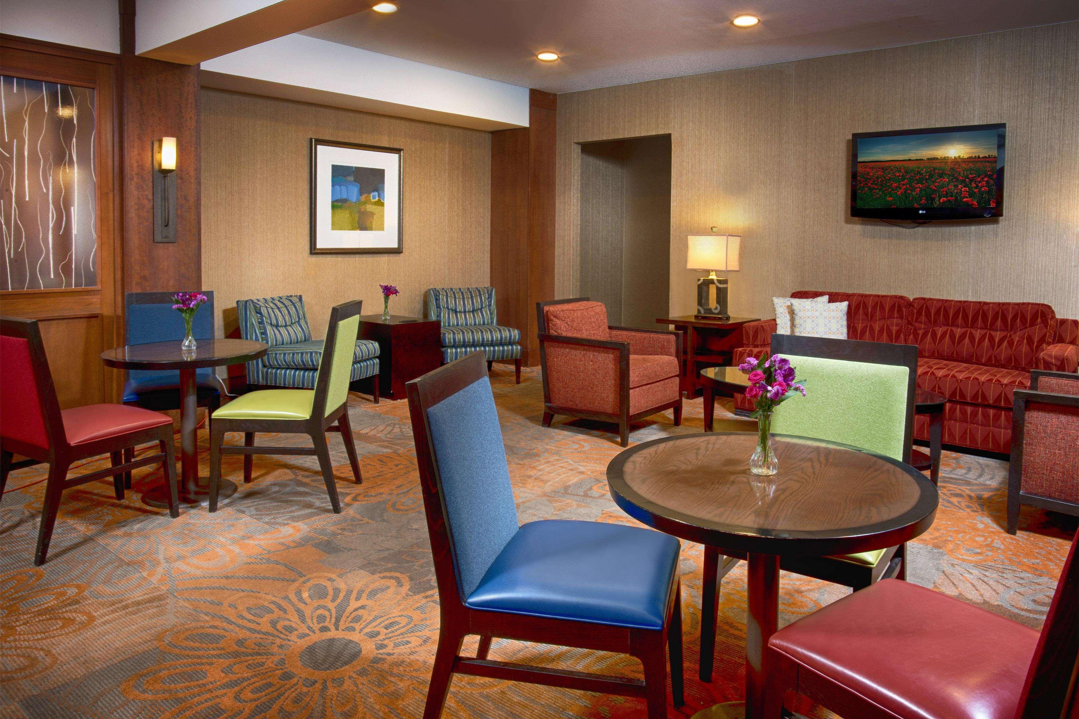 Doubletree By Hilton Norwalk Hotel Exterior photo