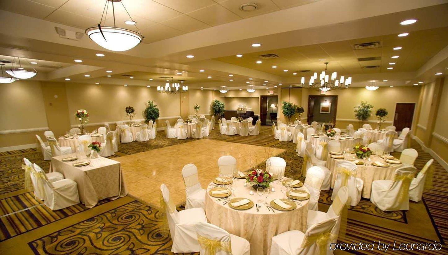 Doubletree By Hilton Norwalk Hotel Restaurant photo